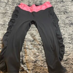 Women’s small Victoria’s Secret VSX (sexy sport) capri leggings